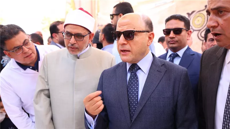 محافظ كفرالشيخ يتفقد القافلة الطبية التنموية الشاملة بقرية سنهور المدينة بدسوق