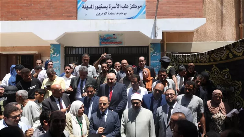 رئيس جامعة الأزهر ومحافظ كفر الشيخ يتفقدان قافلة الجامعة التنموية الشاملة
