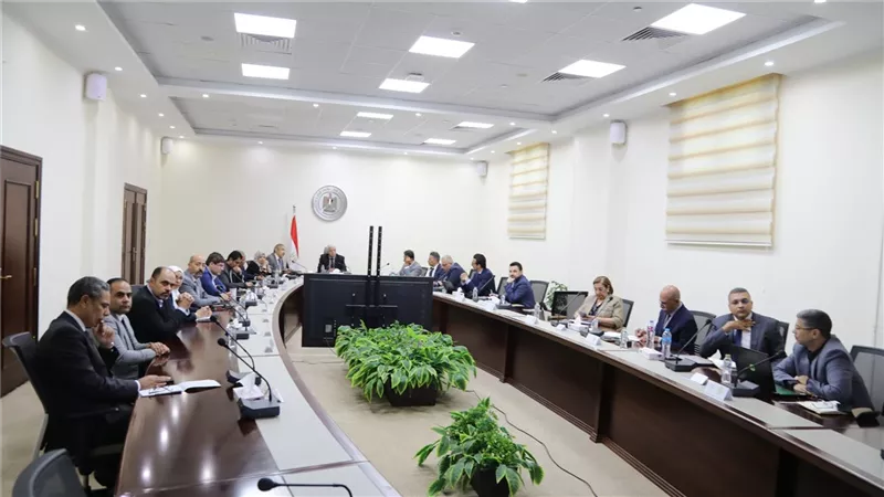 وزير التعليم العالي يعقد اجتماعًا مع ممثلي مؤسسة كلاريفيت لتعزيز التعاون 