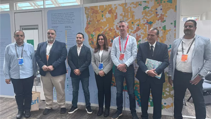وزيرة التنمية المحلية تلتقي مدير الحكومات المحلية والمدن الذكية بشركة  Esri