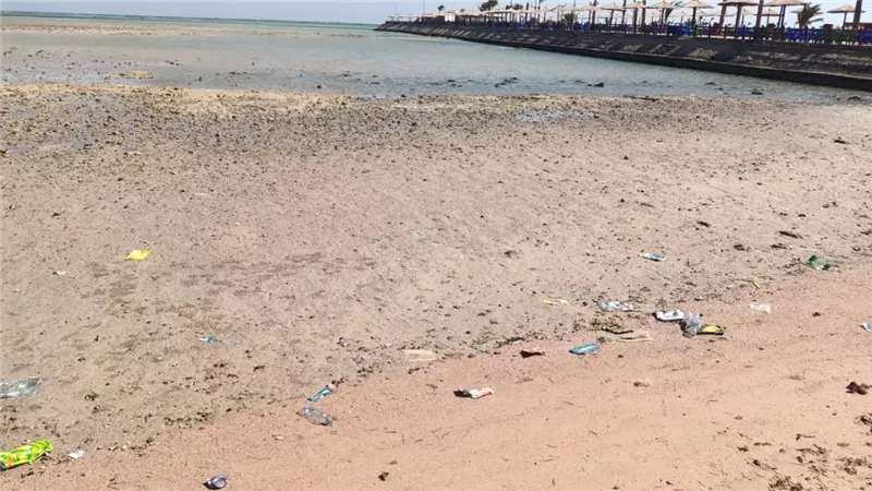 خبراء: ظاهرة المد والجزر في البحر الأحمر طبيعية ولا خطر على المصطافين