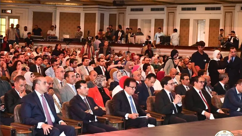  محمود فوزي يشهد افتتاح النسخة الرابعة لملتقى شباب المعرفة بمسرح جامعة القاهرة