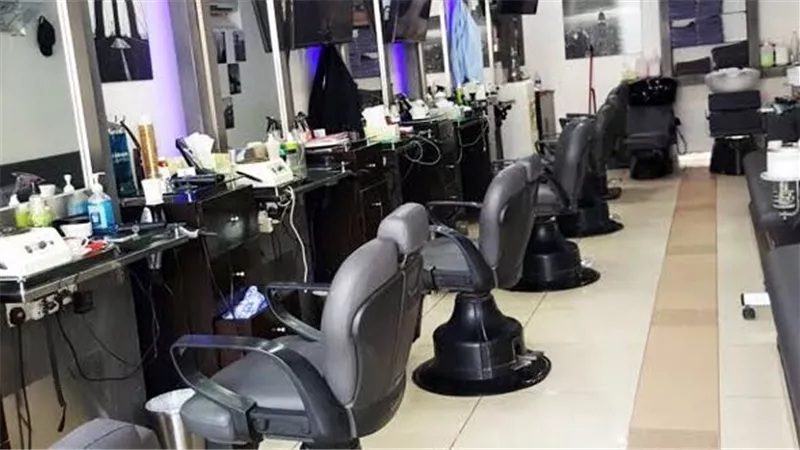 ما حكم عمل الرجل في 