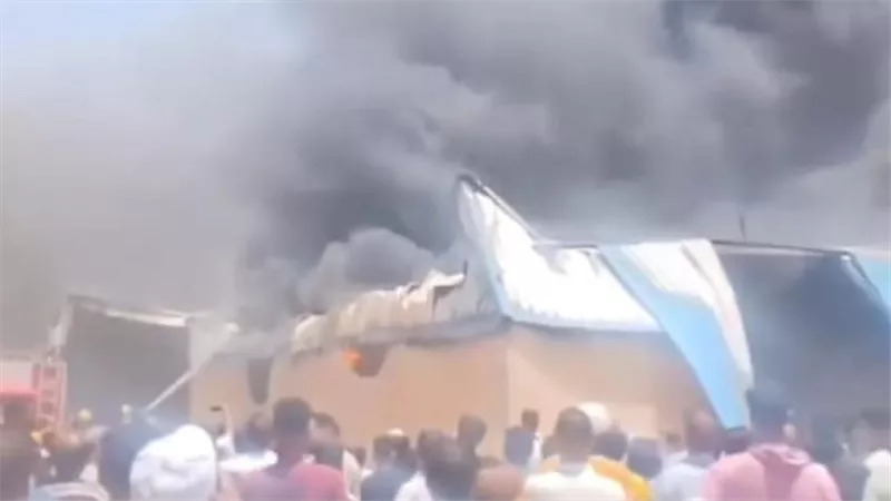 حريق هائل يلتهم مصنعًا في البدرشين.. والحماية المدنية تواصل جهود السيطرة
