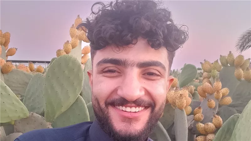 من أشواك الليل إلى أكواد الذكاء.. محمد صيام يُنقّب عن المستقبل بين حبات التين 
