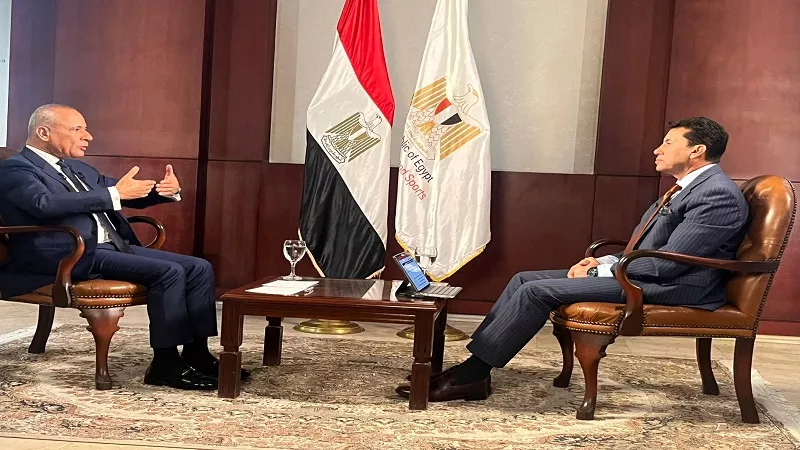 ضيفًا في 