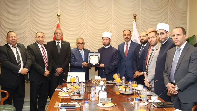 وزير الأوقاف يبحث مع رئيس 
