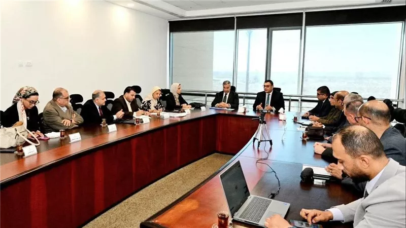 وزير الإسكان ومحافظ الإسكندرية يتابعان عددا من ملفات العمل المشتركة