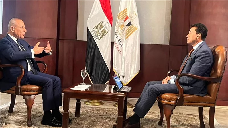 وزير الرياضة يكشف مفاجأة بشأن أزمة مباراة الأهلي والزمالك |فيديو 