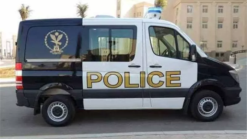 بسبب خلافات أسرية.. أب يعتدي على ابنته بالضرب داخل صيدلية بالإسماعيلية 