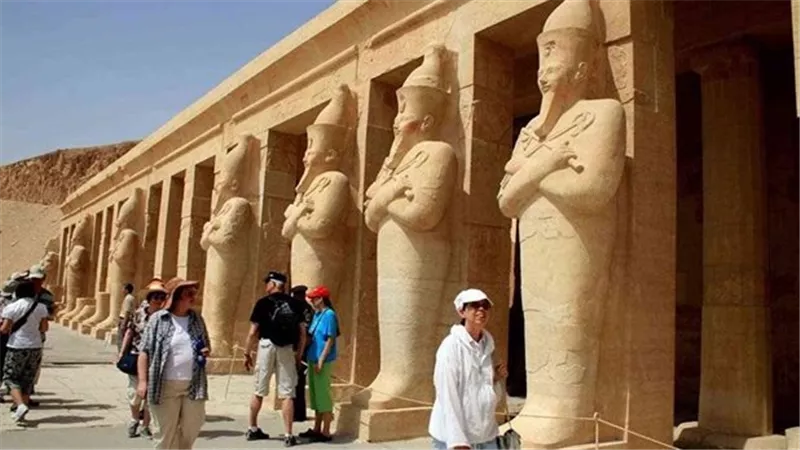 مصر تحقق نموًا سياحيًا بنسبة 17% بالنصف الأول لـ 2025 