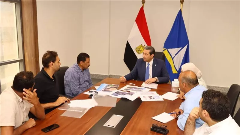 محافظ دمياط يبحث مع هيئة الطرق الموقف التنفيذي لتطوير الدولي الساحلي