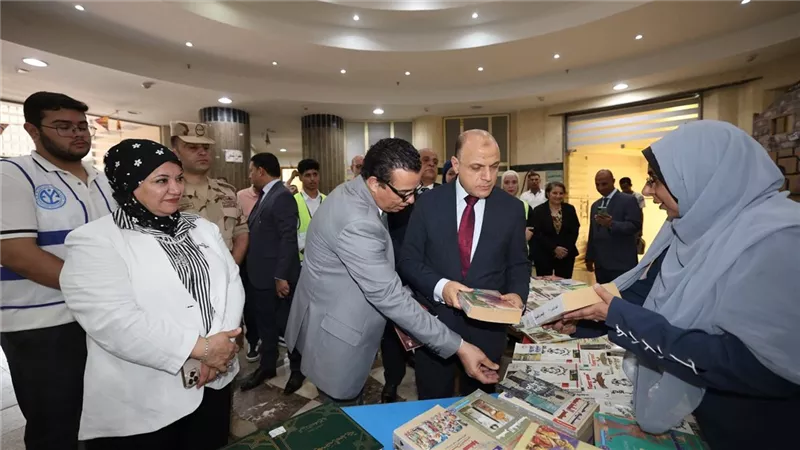 محافظ كفرالشيخ يتفقد معرض الكتاب خلال مشاركته فى احتفالات 23 يوليو