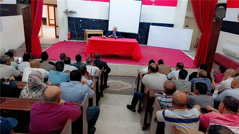  مدير تعليم الفيوم يعقد اجتماعًا مع مديري المدارس المخصصة |صور