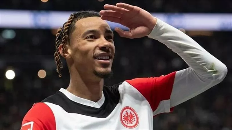 مقابل 95 مليون يورو.. هوجو إيكيتيكي يزامل محمد صلاح في ليفربول