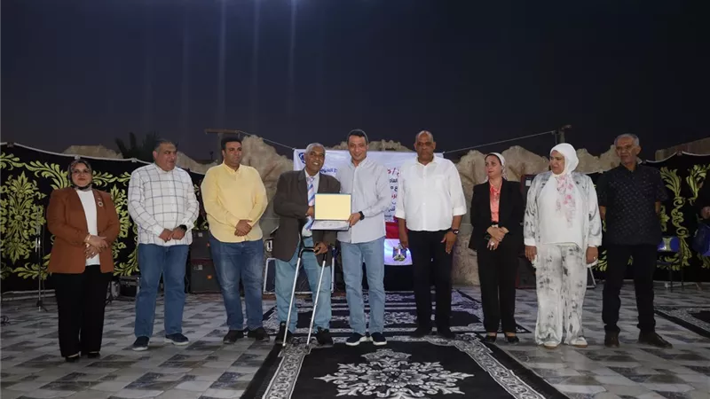 محافظ السويس يكرم أبطال ذوي الهمم ويؤكد دعم الشباب خلال 