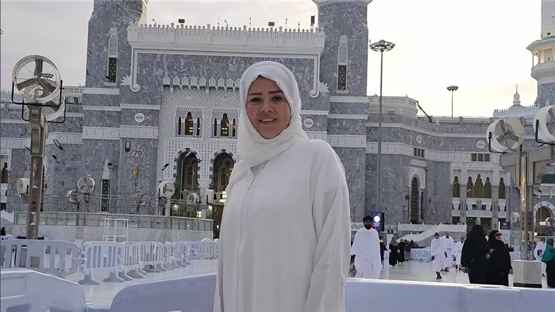 رانيا فريد شوقي تُحيي ذكرى رحيل والدتها بأداء العمرة