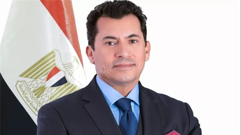 صبحي يجتمع باللجنة العليا لإدارة الأزمات بالوزارة للوقوف علي إجراءات الأمن 