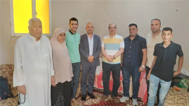 تكريم المتفوق يوسف سامي في بني سويف تقديرًا لتصدره أوائل الثانوية العامة