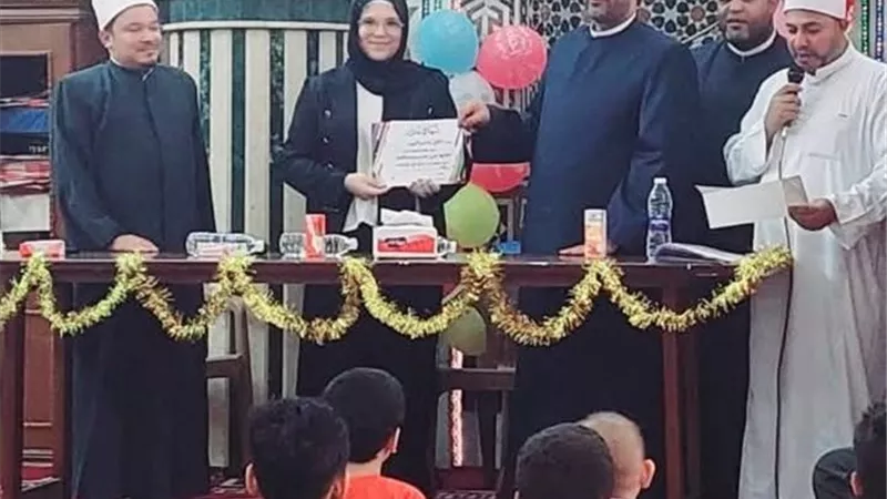 أوقاف الإسكندرية تُكرم طلاب النشاط الصيفي بمسجد 