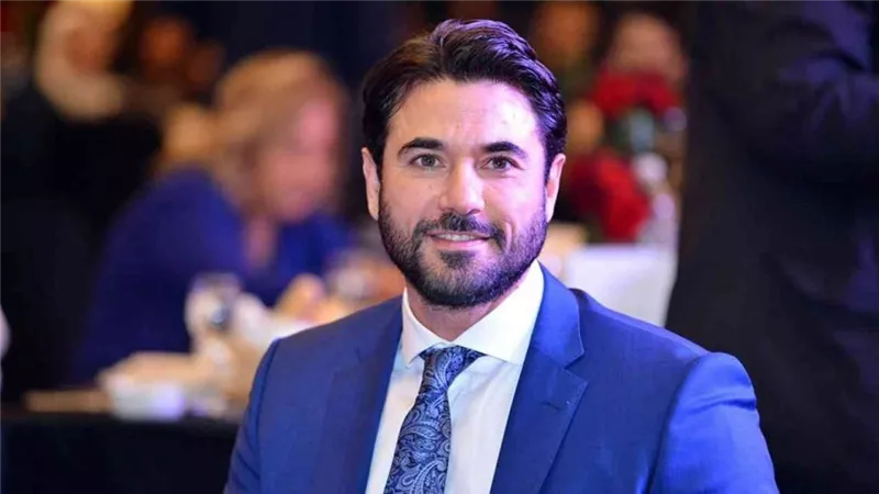 في عيد ميلاده.. النجم أحمد عز رمز الشياكة وچان مصري لأهم عروض الأزياء