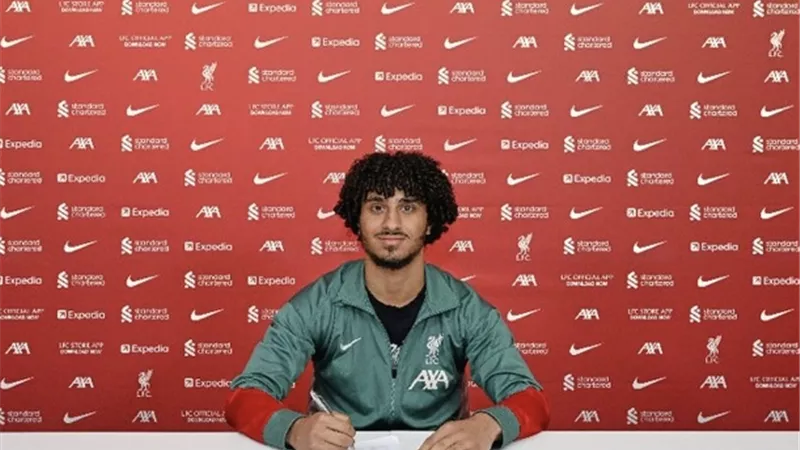 كريم أحمد يوقع أول عقد احترافي مع ليفربول.. موهبة مصرية تخطف الأنظار