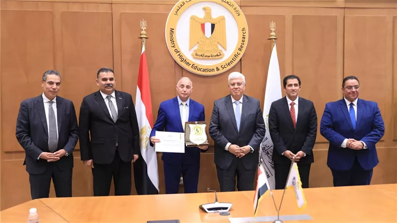 وزير التعليم العالي يؤكد أهمية دور الفنون في بناء الوعي الوطني 