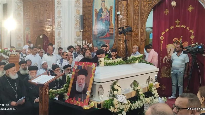 حزن وبكاء في قداس جنازة القمص بطرس الجبلاوي بطل المقاومة الشعبية ببورسعيد 