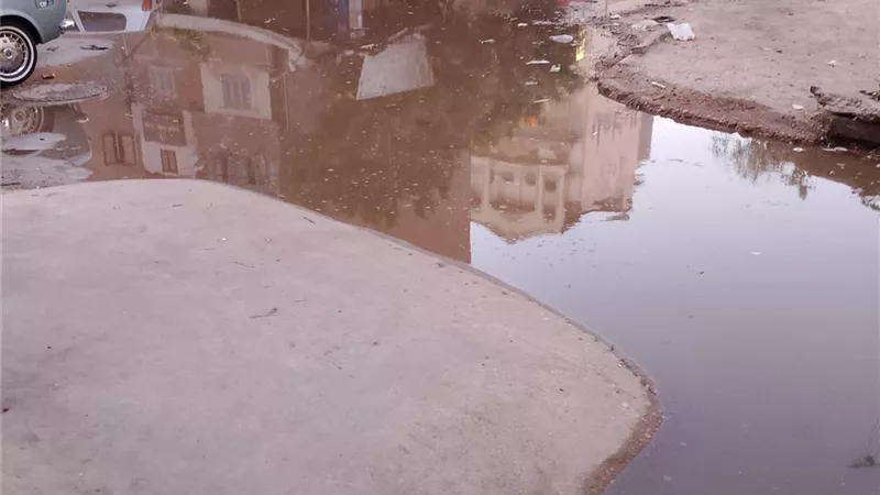 غرق شوارع منطقة الشهابية بدمياط في مياه الصرف الصحي يُشعل غضب الأهالي