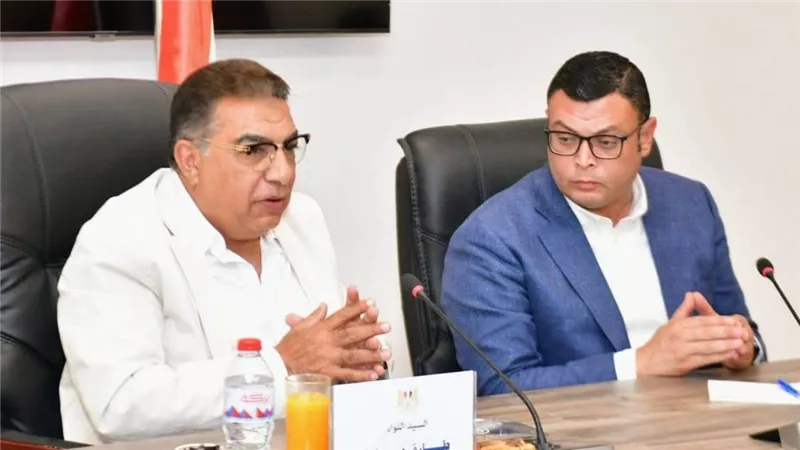  وزير الإسكان ومحافظ الدقهلية يعقدان إجتماعا لمتابعة مشروعات المنصورة الجديدة 