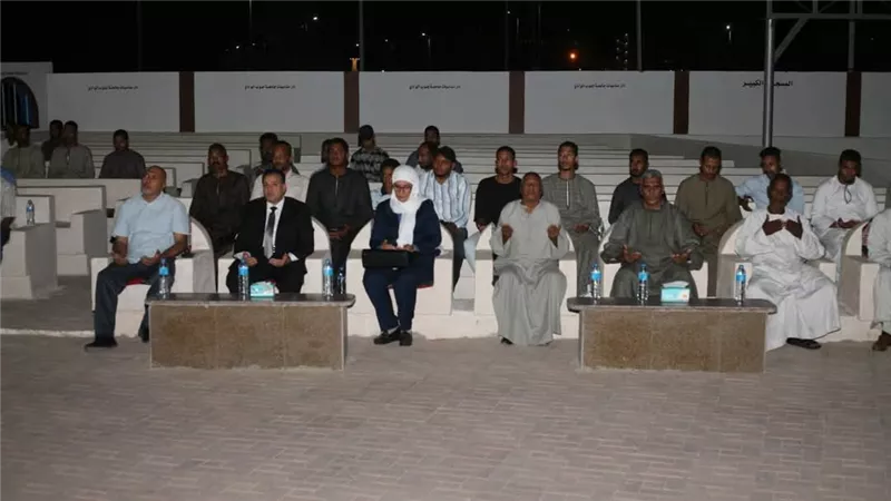 رئيس جامعة جنوب الوادي يشهد حفل تأبين عامل بادارة الامن الجامعى  بدار مناسباته
