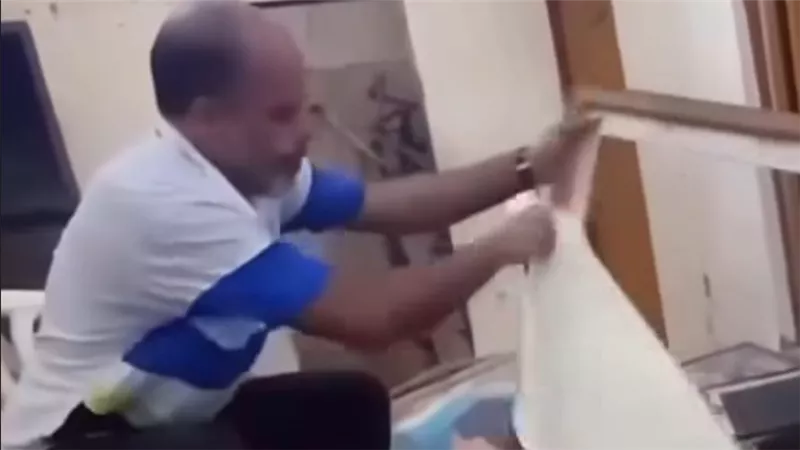 طه حسين ..الفنان الفلسطيني الذي حطم لوحاته ليطعم أطفاله 