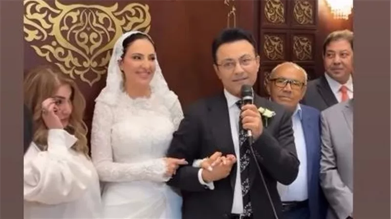 محمد سعيد محفوظ خلال عقد قرانه: حب حياتي واختفينا من بعض لمدة 28 سنة