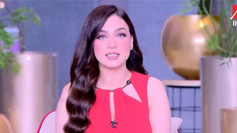 ياسمين عز: «خليك رومانسي.. وافتكر إن الست بتحب الكلام الحلو»