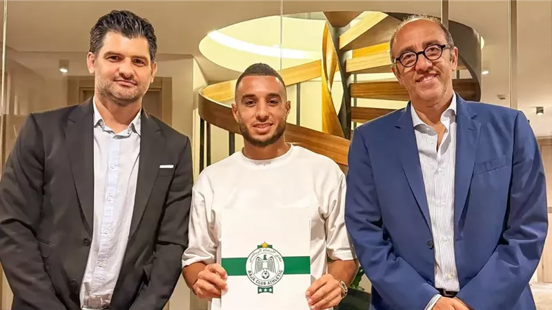 بعد إرتباطه بالزمالك.. الرجاء المغربي يعلن تعاقده مع بلال ولد الشيخ 