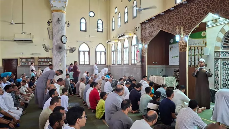 إقبال كبير على مقارئ القرآن الكريم بجوامع السويس اليوم الجمعة