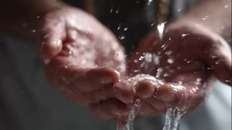 دعاء النبي عند الوضوء.. هل يلزم ترديده مع كل عضو من الجسد؟ 