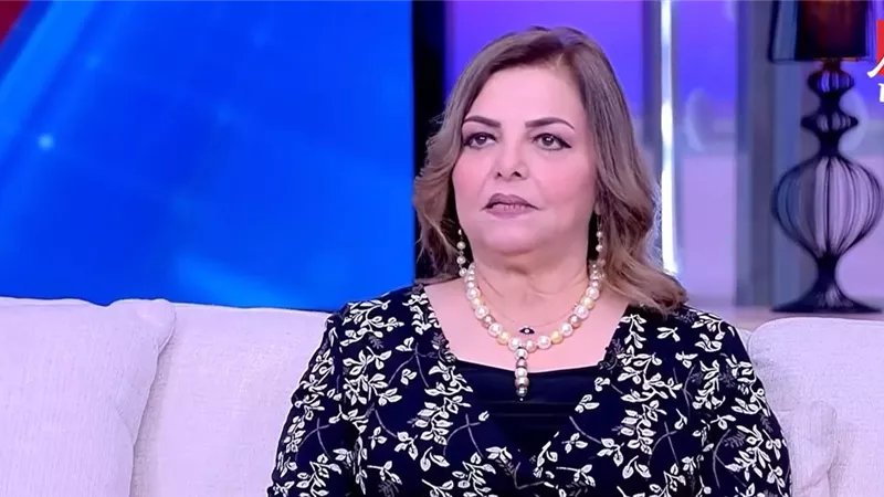 عزة لبيب: ليلى طاهر اعتزلت حفاظًا على تاريخها.. والشائعات تؤلمها|فيديو 