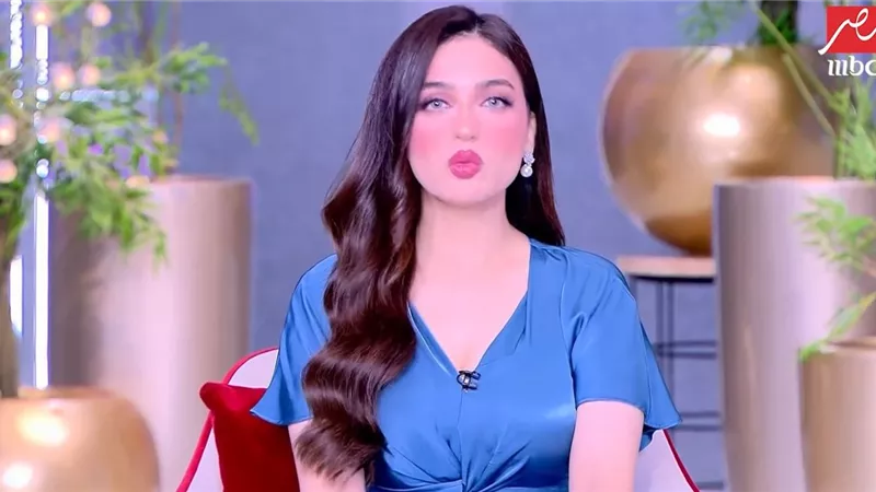 ياسمين عز: 