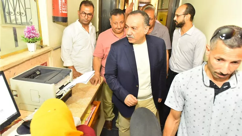 خلال جولة مفاجئة.. محافظ أسيوط يتفقد المركز التكنولوجي بأبوتيج  