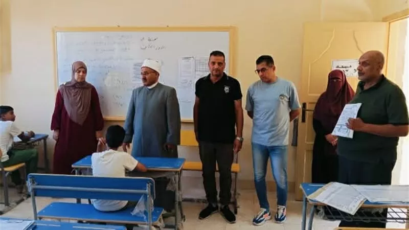 رئيس منطقة السويس الأزهرية يتابع سير امتحانات الدور الثاني بمختلف المعاهد
