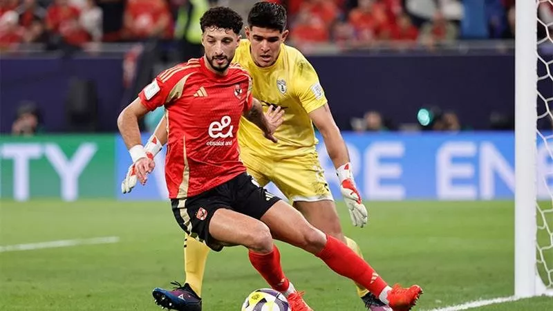بعد رحيل وسام أبو علي .. تعرف على موقف الأهلي من التعاقد مع مهاجم جديد