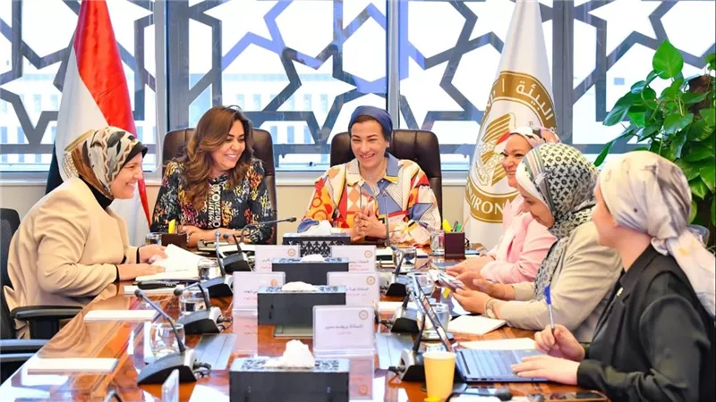 منال عوض وياسمين فؤاد تباشران إجراءات تسليم وتسلم ملفات وزارة البيئة   