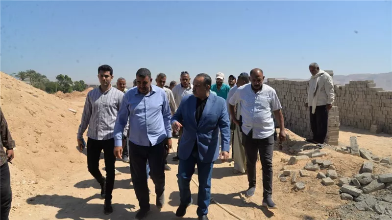 محافظ أسيوط يتفقد أعمال إنشاء أول مصنع متكامل لمنتجات الرمان بالبداري