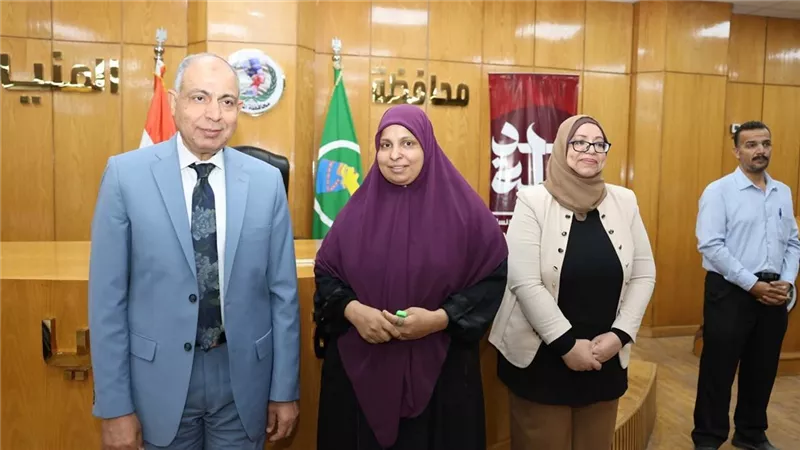 محافظ المنيا يشهد حفل تكريم خريجات مركز التدريب المهني والوحدات المتنقلة