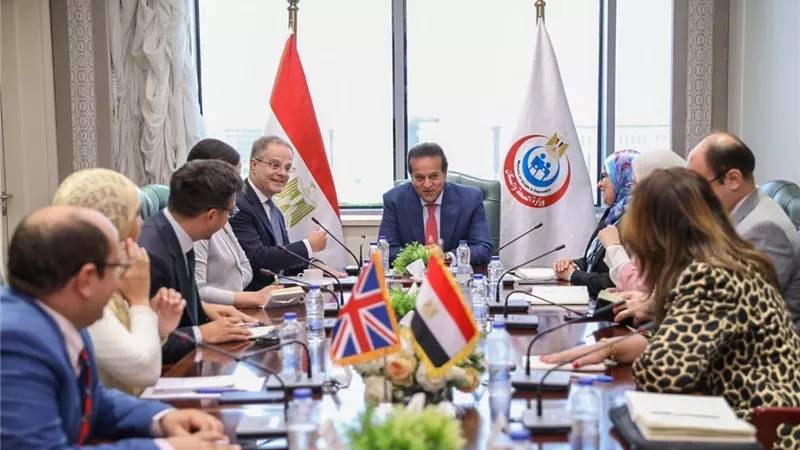 وزير الصحة يبحث مع سفير المملكة المتحدة تعزيز التعاون والاستثمار