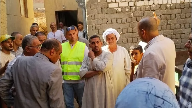 إجراءات عاجلة بعد تصدع 11 منزلاً بقرية أبويط.. وتعديلات بمواقف بني سويف