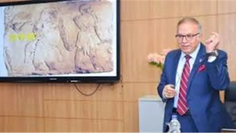 أستاذ بجامعة هارفارد ينتقد بشدة نظام تسجيل الهواتف في مصر
