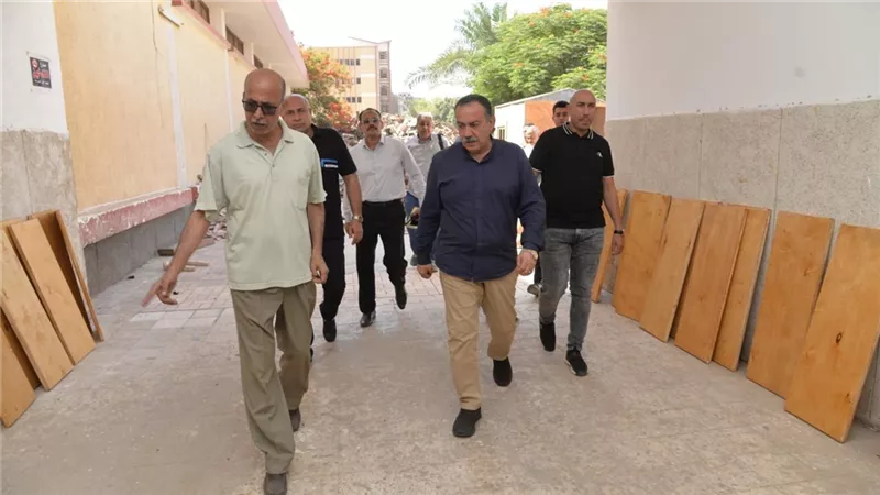 محافظ أسيوط يتفقد مبادرة إعادة تدوير الرواكد الخشبية بمدرسة الزخرفية  