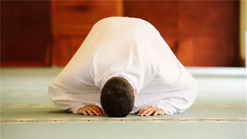 ما حكم الصلاة في المنزل بدلا من المسجد خوف الرياء والسمعة؟ الإفتاء توضح